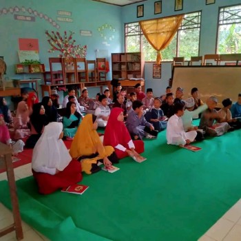 FOTO FOTO KEGIATAN DI SEKOLAH